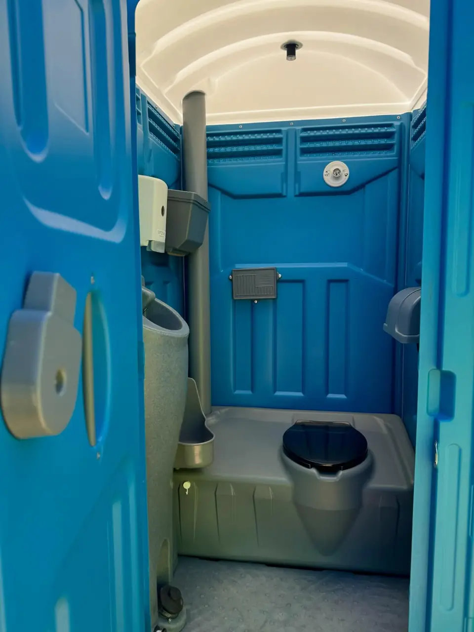 Standard unit interior with toilet seat and urinal